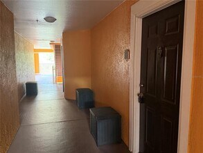 5467 Vineland Rd in Orlando, FL - Building Photo - Building Photo