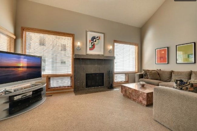 3004 Lake Shore Dr in Minneapolis, MN - Building Photo - Building Photo