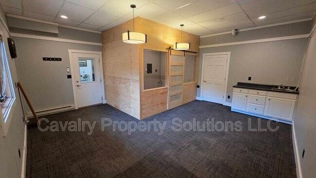 3947 E Calvary Rd in Duluth, MN - Foto de edificio - Building Photo