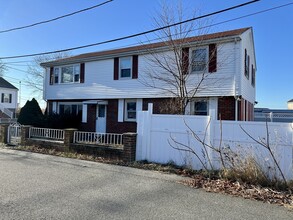 22 Harlow St, Unit #1 in Saugus, MA - Building Photo - Building Photo