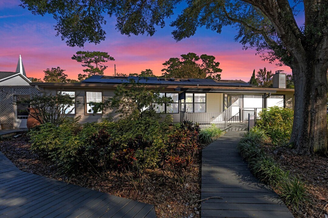 7102 Wright Ave in Mount Dora, FL - Building Photo