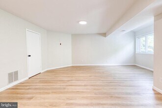 6905 Jones View Dr in Baltimore, MD - Building Photo - Building Photo