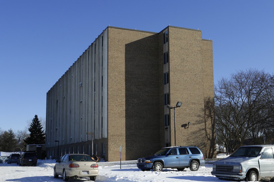 Leonard Terrace in Grand Rapids, MI - Foto de edificio