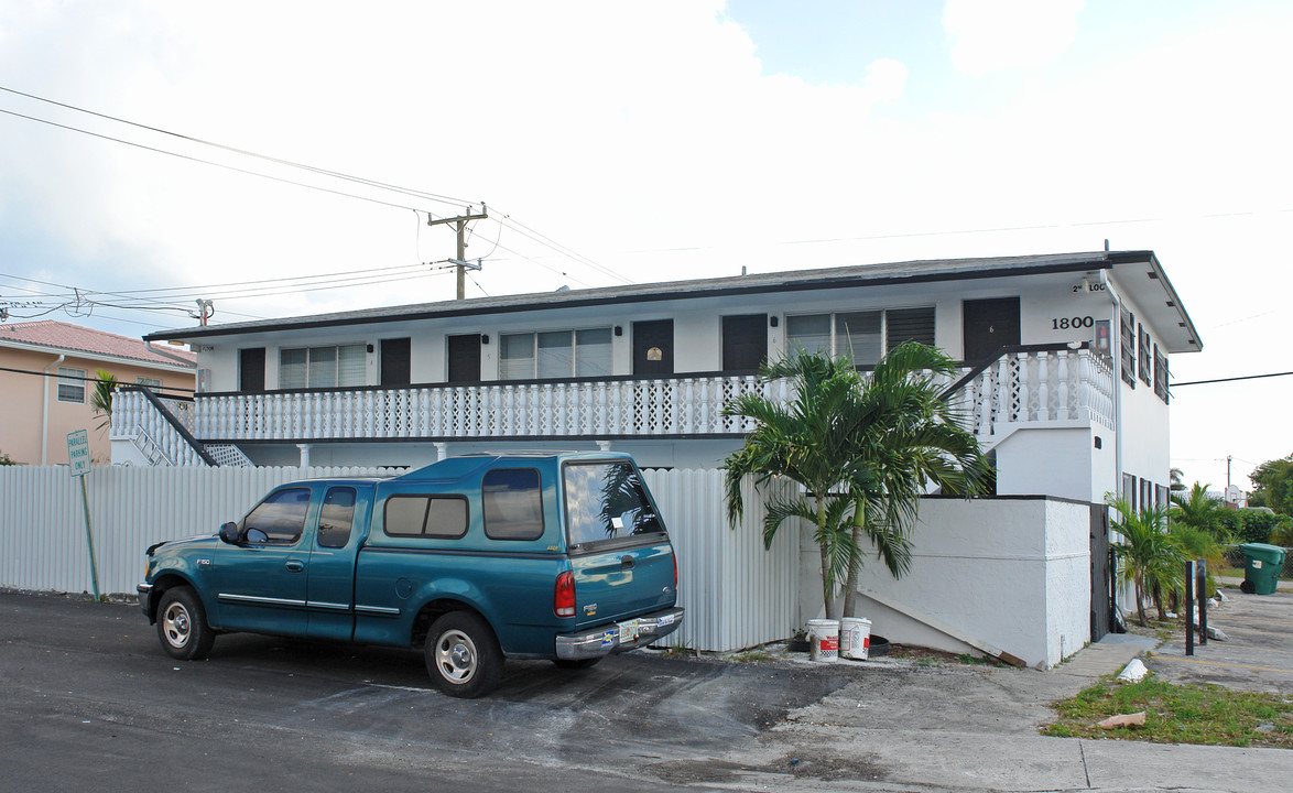 The Grand Flamingo in Fort Lauderdale, FL - Building Photo