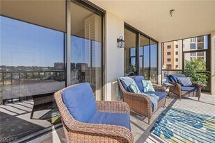 5781 Cape Harbour Dr in Cape Coral, FL - Building Photo