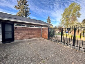 12701 SE Salmon Ct in Portland, OR - Building Photo - Building Photo