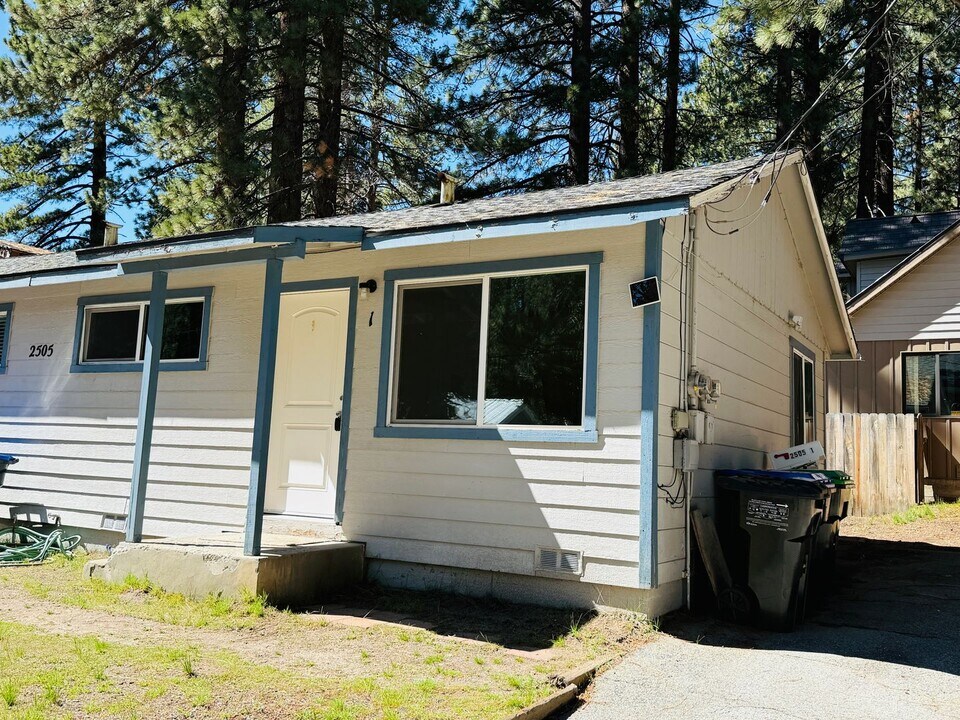 2505 Kubel Ave in South Lake Tahoe, CA - Building Photo