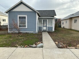 2010 Cherry St in Baker City, OR - Building Photo