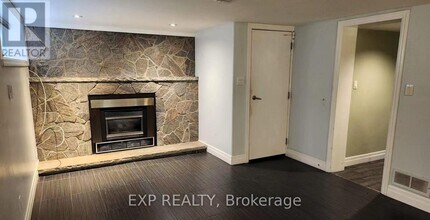 16 Galewood Dr in Toronto, ON - Building Photo - Building Photo