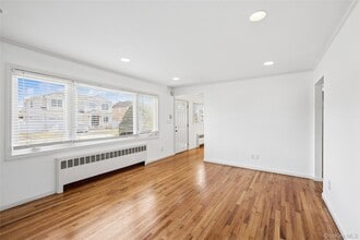 31 Evelyn Ln in Syosset, NY - Building Photo - Building Photo