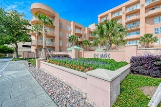 3505 Sage Rd in Houston, TX - Foto de edificio - Building Photo