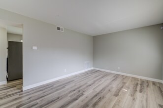 11224 Liana Ln in St. Ann, MO - Building Photo - Building Photo