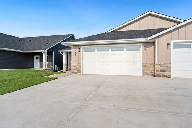 property at 1107 S Foss Ave