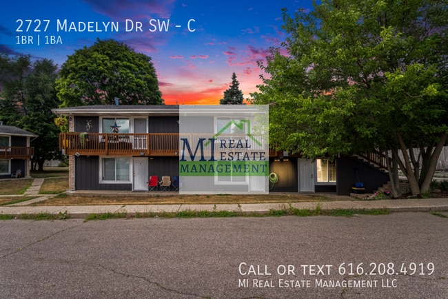 property at 2727 Madelyn Dr SW