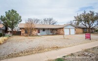 8206 Lynnhaven Ave in Lubbock, TX - Foto de edificio - Building Photo