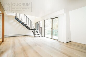 10755 Burke Ave N in Seattle, WA - Building Photo - Building Photo