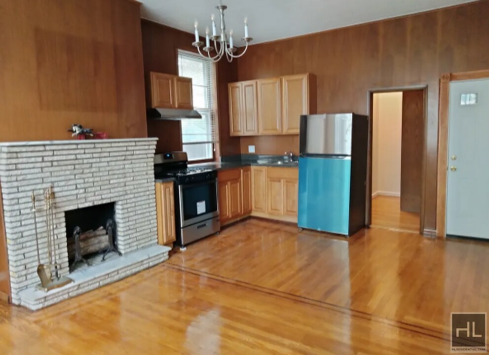 62-14 61st St-Unit -1 in Queens, NY - Building Photo