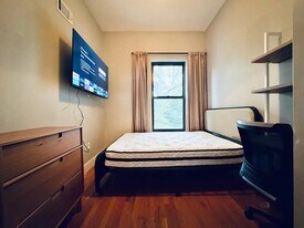 Furnished room/NOT APARTMENT, Unit 2 in Brooklyn, NY - Building Photo