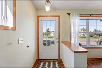 3239 Oak View Dr in Woodbury, MN - Building Photo - Building Photo