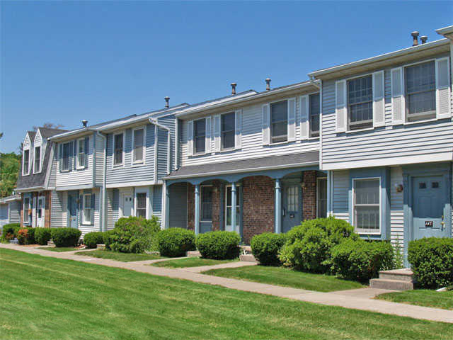 Newport Highlands in Rochester, NY - Building Photo - Building Photo