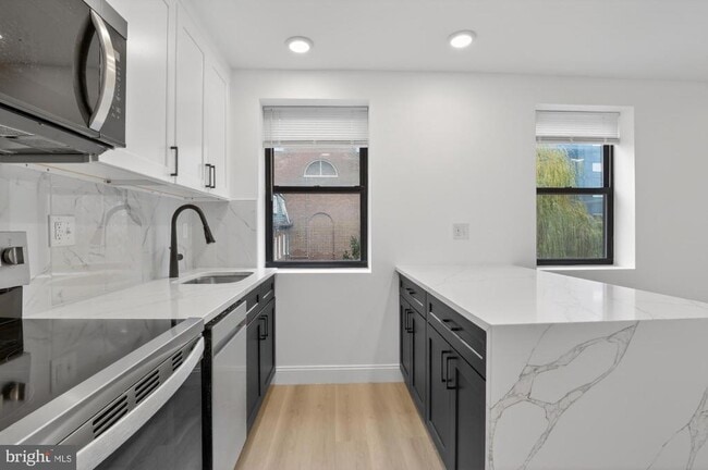 712 N American St in Philadelphia, PA - Building Photo - Building Photo