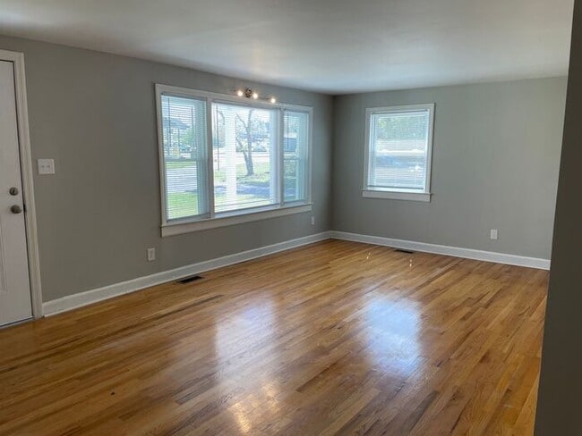 3227 N Main St in Hope Mills, NC - Building Photo - Building Photo