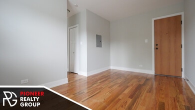 910 W George St, Unit 3 in Chicago, IL - Foto de edificio - Building Photo