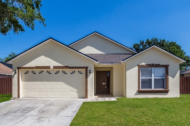 property at 2372 Queenswood Cir
