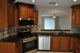 1402 Maplewood Dr in Greenacres, FL - Building Photo - Building Photo