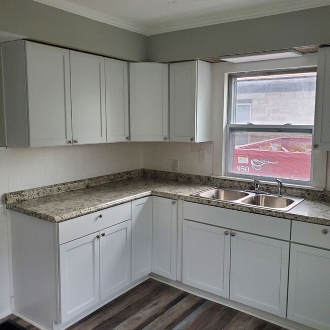 property at 1406 W 21st St