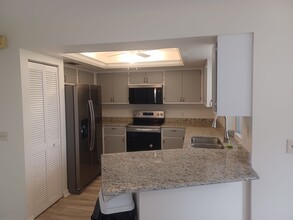 456 SE 17th Ave in Cape Coral, FL - Foto de edificio - Building Photo