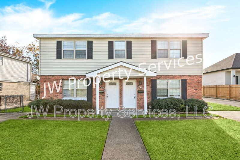 2203-2203 Octavia Dr in Chalmette, LA - Building Photo