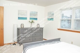 1601 Roxbury Rd in Marble Cliff, OH - Building Photo - Building Photo
