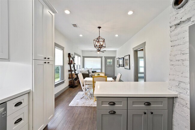 325 N Sidney St in Houston, TX - Foto de edificio - Building Photo