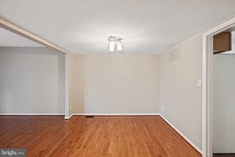 7 Castlehill Ct in Timonium, MD - Building Photo - Building Photo