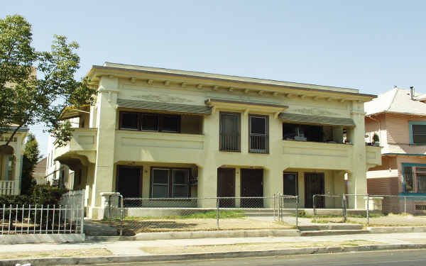 1039-1045 3/4 S Bonnie Brae St in Los Angeles, CA - Building Photo