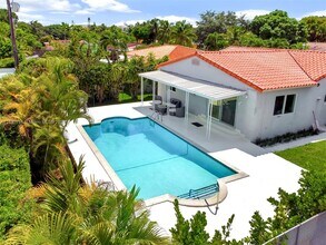 2195 SW 25th Ter in Miami, FL - Building Photo - Building Photo