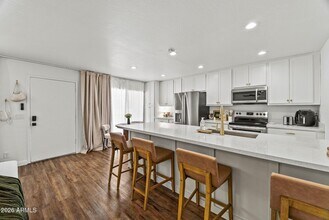 1024 N 85th Pl in Scottsdale, AZ - Building Photo - Building Photo