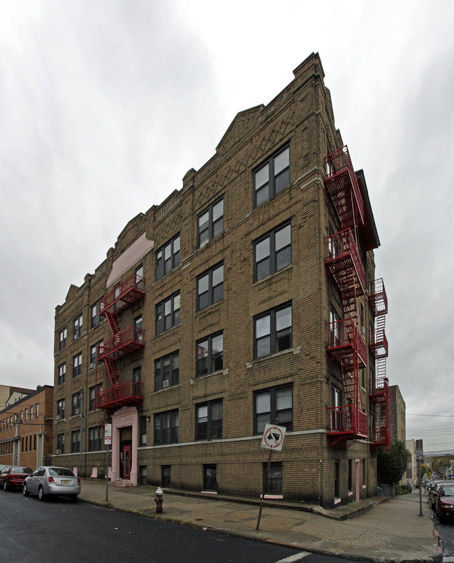 851 Pavonia Ave in Jersey City, NJ - Building Photo - Building Photo