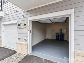 715 Parker Blvd in West Windsor Township, NJ - Foto de edificio - Building Photo