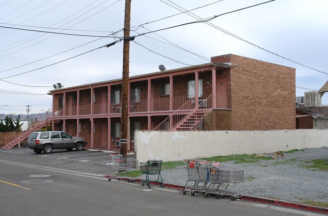 70 Walts Ln in Reno, NV - Foto de edificio - Building Photo