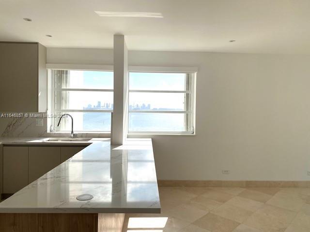 1408 Brickell Bay Dr in Miami, FL - Building Photo - Building Photo