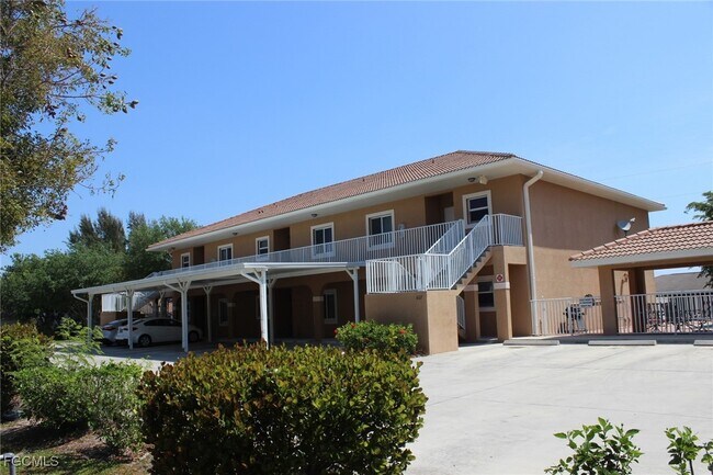 607 SE 13th Pl in Cape Coral, FL - Building Photo - Building Photo