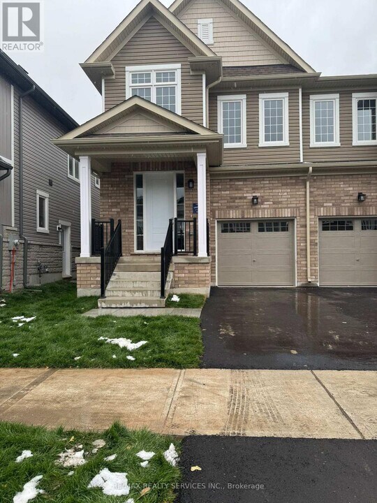 33 Brown St in Erin, ON - Building Photo