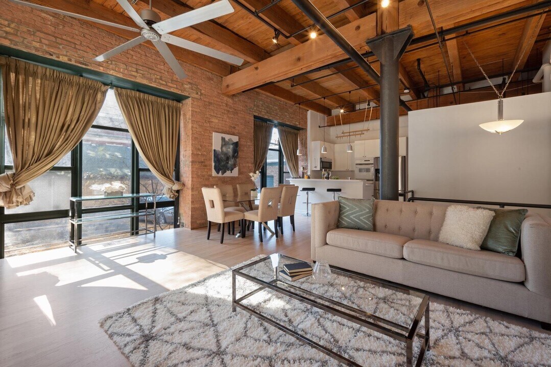 701 W Jackson Blvd, Unit 108 in Chicago, IL - Building Photo