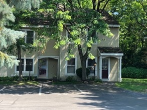 13 Wilton Ct in Clifton Park, NY - Building Photo - Building Photo