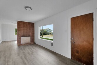 1320 SE 9th Ave in Oak Harbor, WA - Building Photo - Building Photo