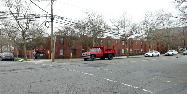 Norfolk Square Apartments in Newark, NJ - Foto de edificio - Building Photo