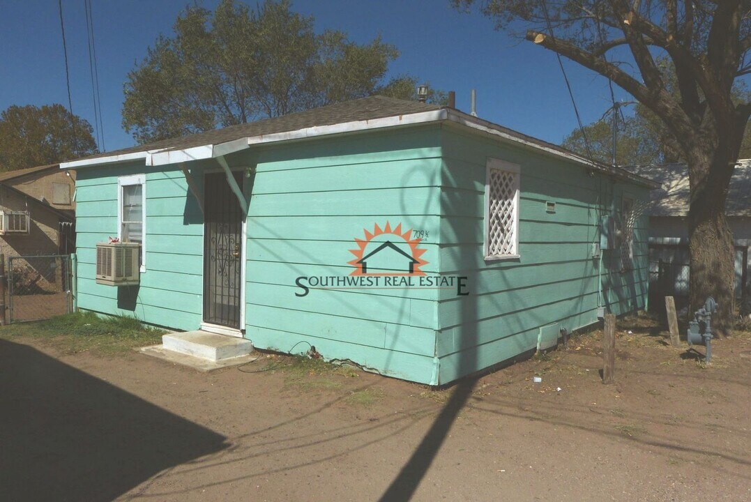 709 1/2 Rencher St in Clovis, NM - Building Photo
