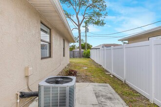 1168 SE Clifton Ln in Port St. Lucie, FL - Building Photo - Building Photo